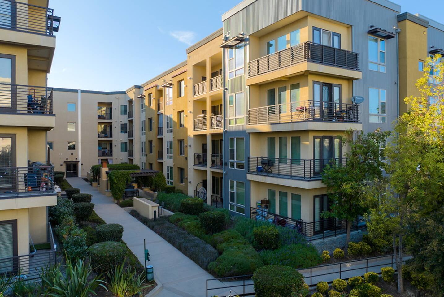 , an Airbnb-friendly apartment in Woodland Hills, CA