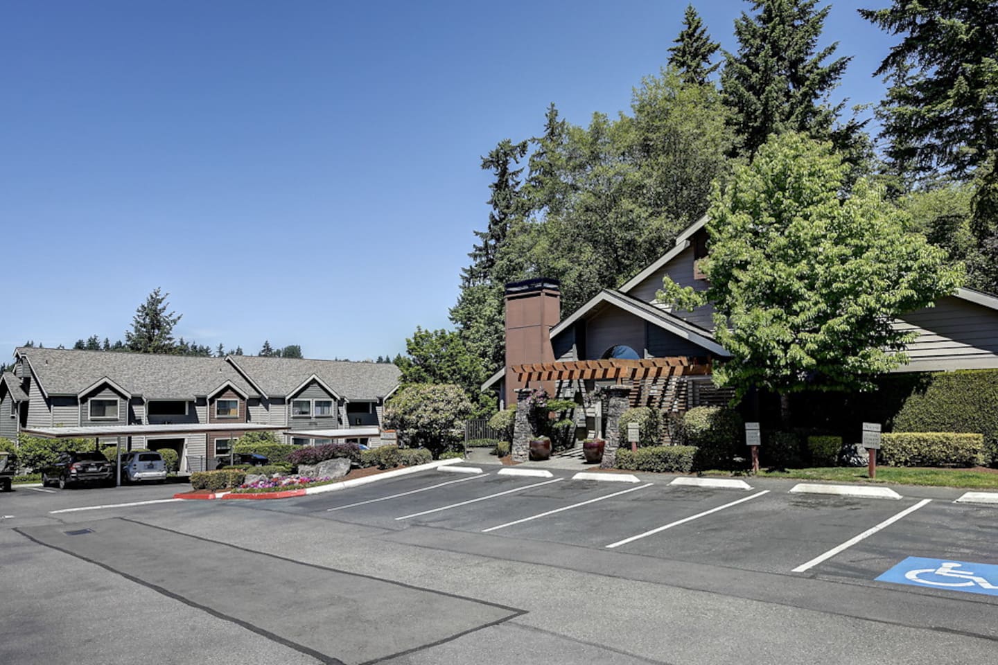 , an Airbnb-friendly apartment in Kirkland, WA