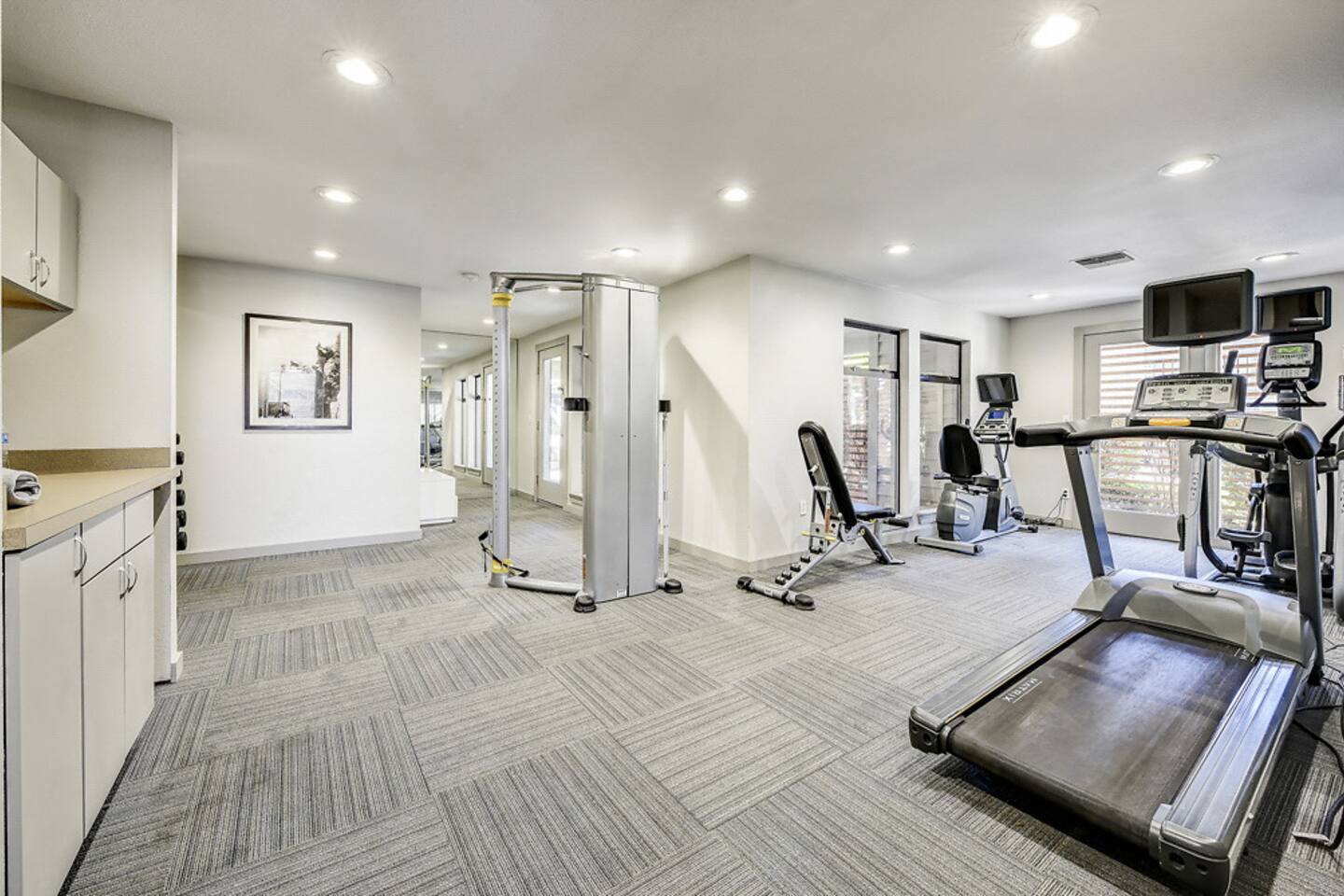 , an Airbnb-friendly apartment in Kirkland, WA