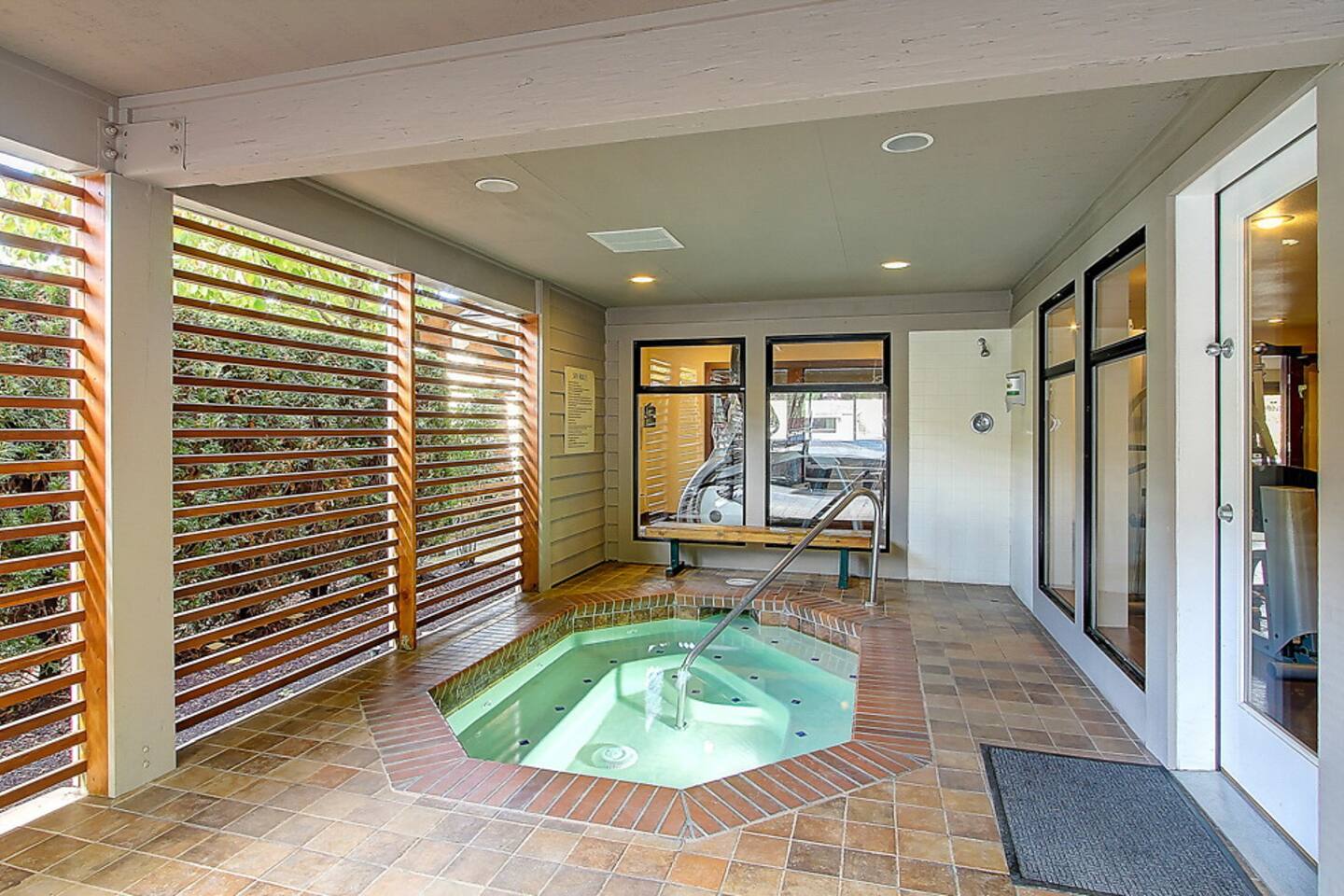 Alternate view of Ascent, an Airbnb-friendly apartment in Kirkland, WA