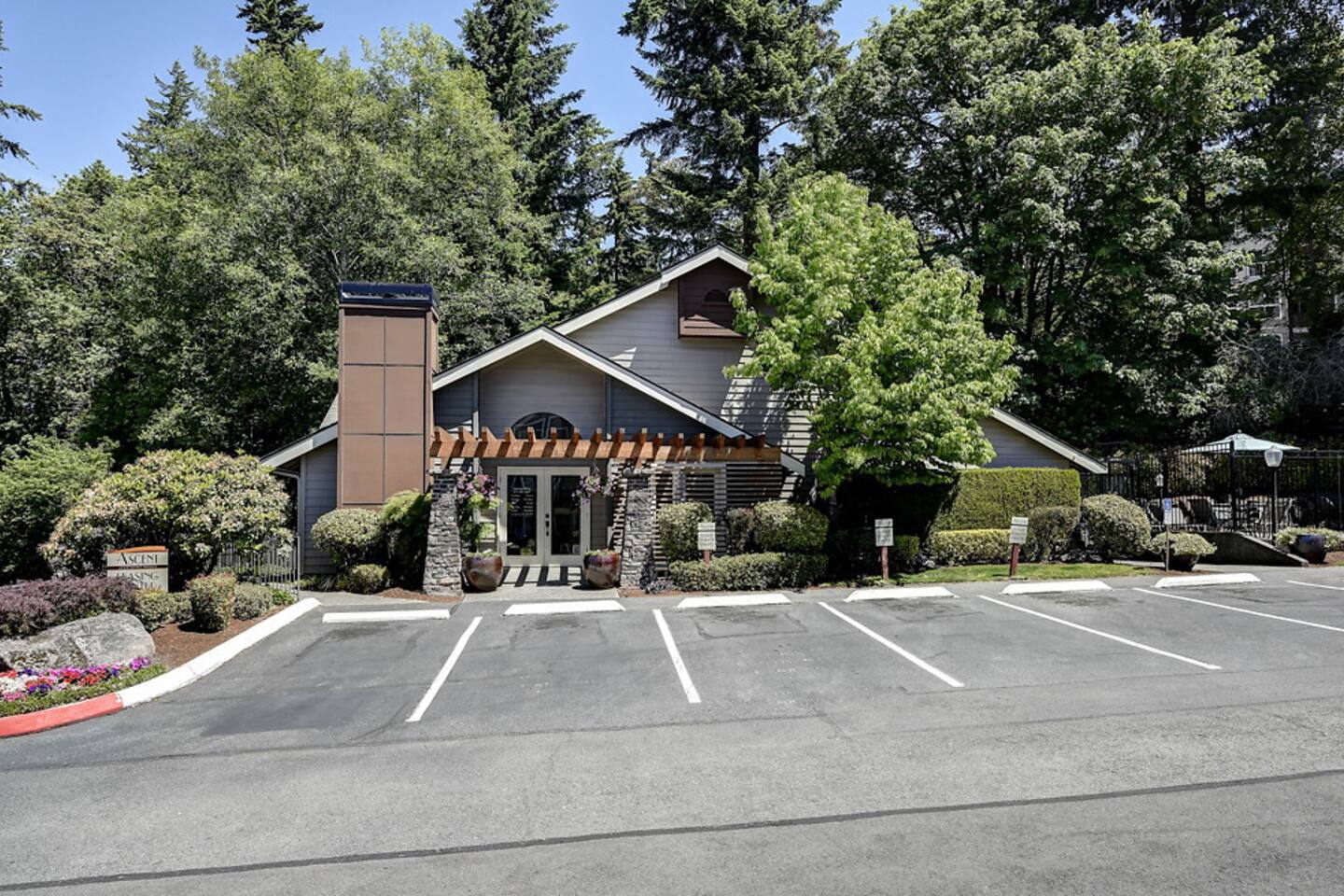 , an Airbnb-friendly apartment in Kirkland, WA