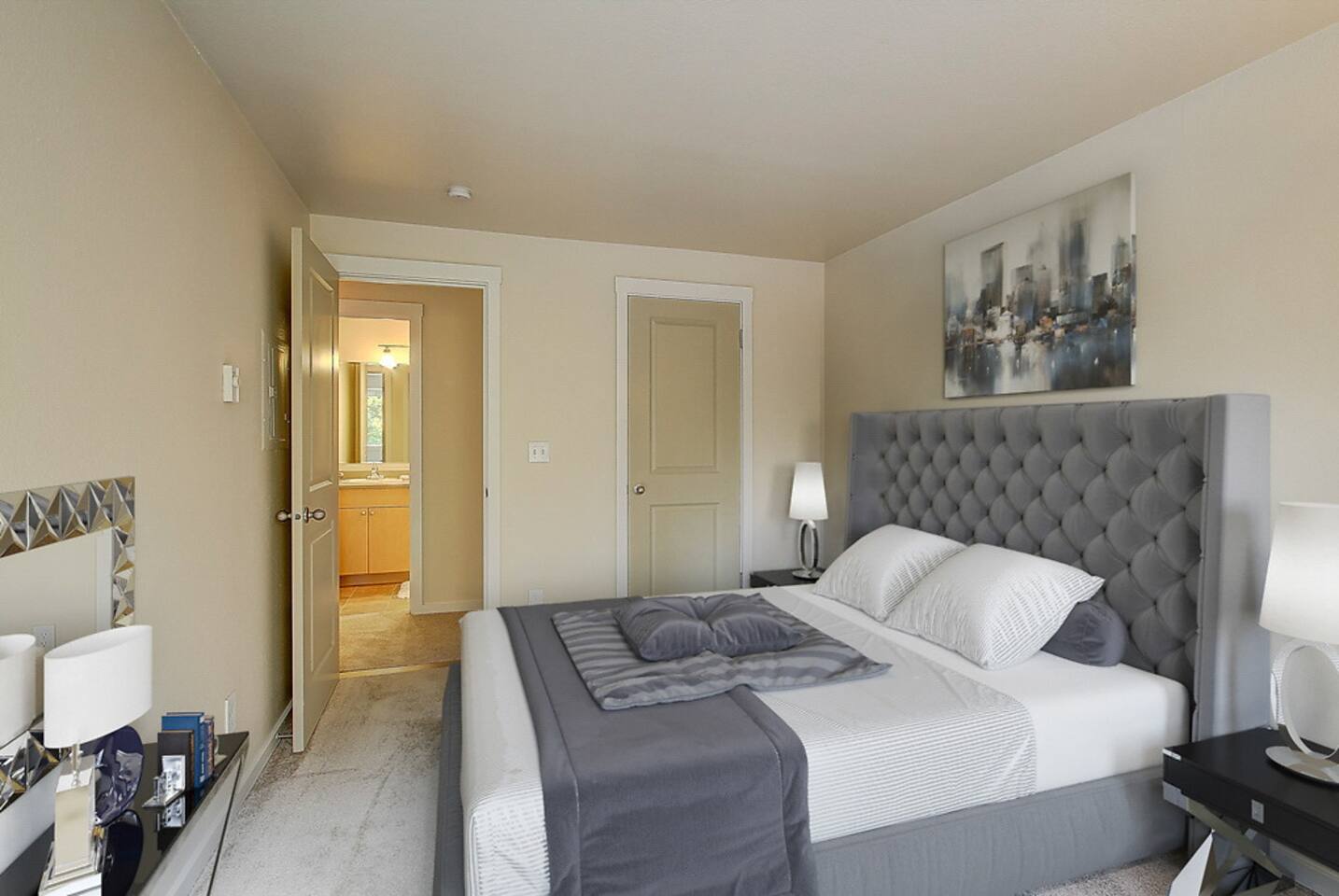 , an Airbnb-friendly apartment in Kirkland, WA