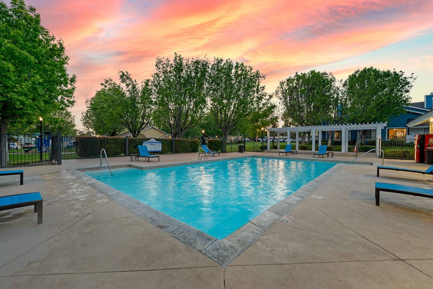 Exterior of Woodside Village, an Airbnb-friendly apartment in Ventura, CA