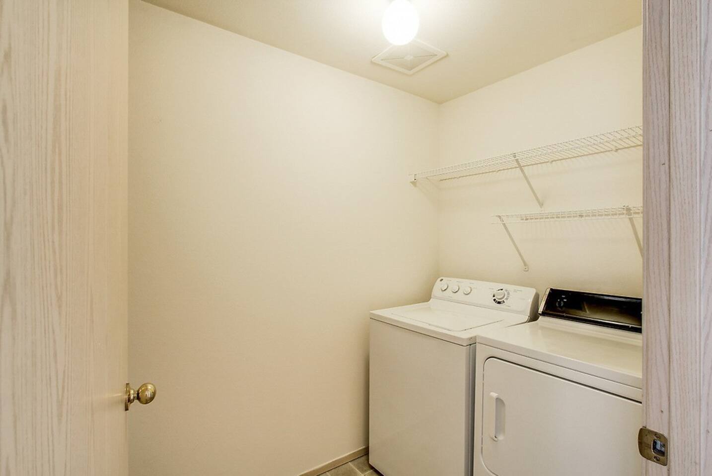 , an Airbnb-friendly apartment in Renton, WA