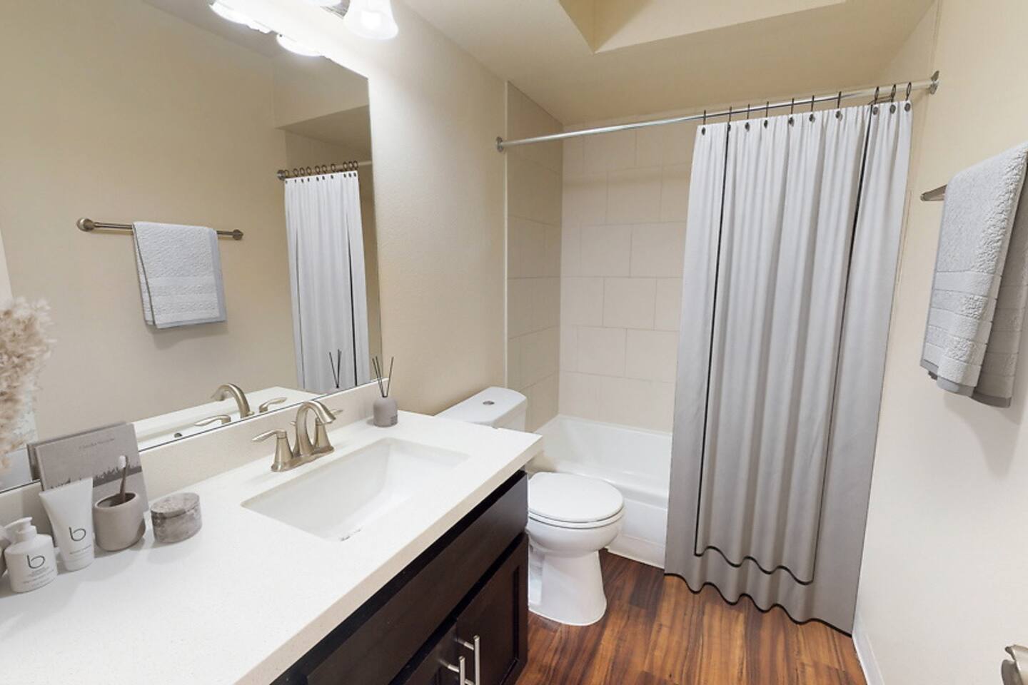 , an Airbnb-friendly apartment in Pasadena, CA