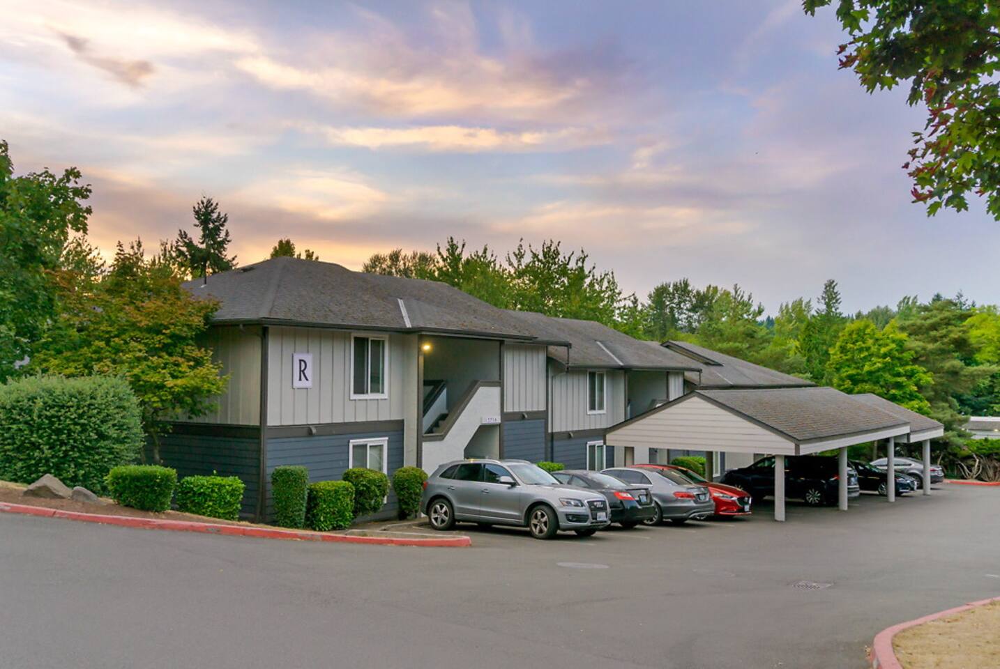 , an Airbnb-friendly apartment in Bellevue, WA