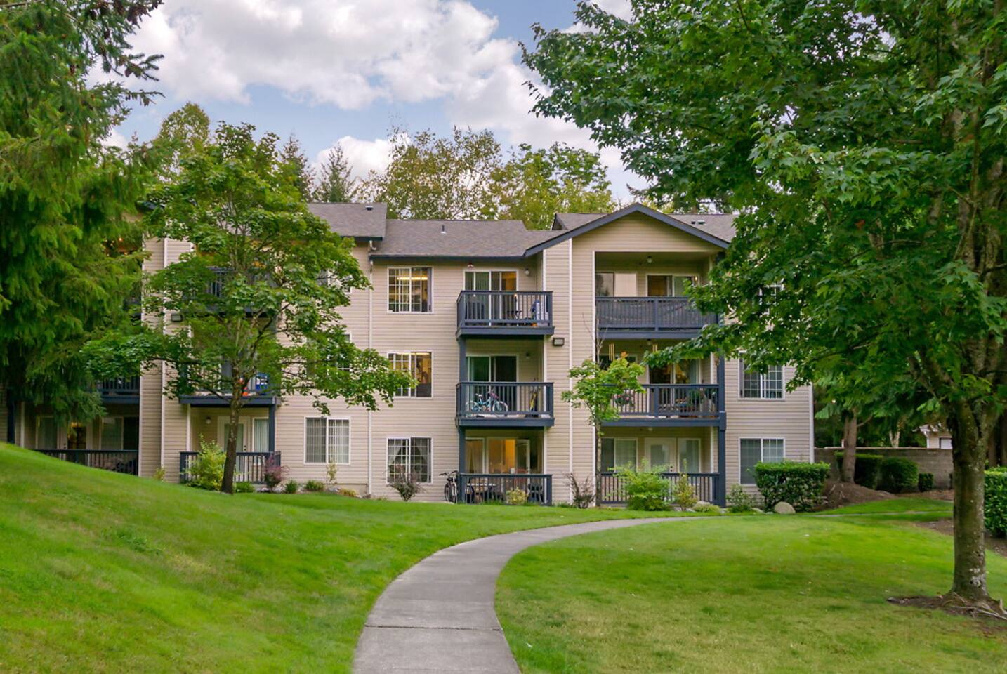 , an Airbnb-friendly apartment in Renton, WA