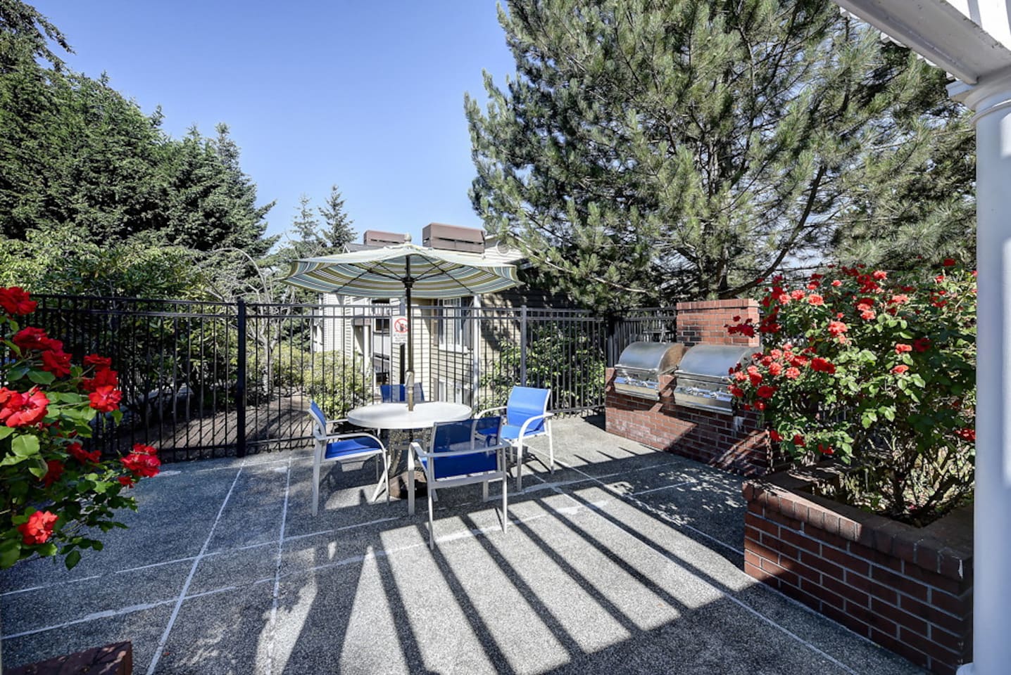 , an Airbnb-friendly apartment in Kirkland, WA