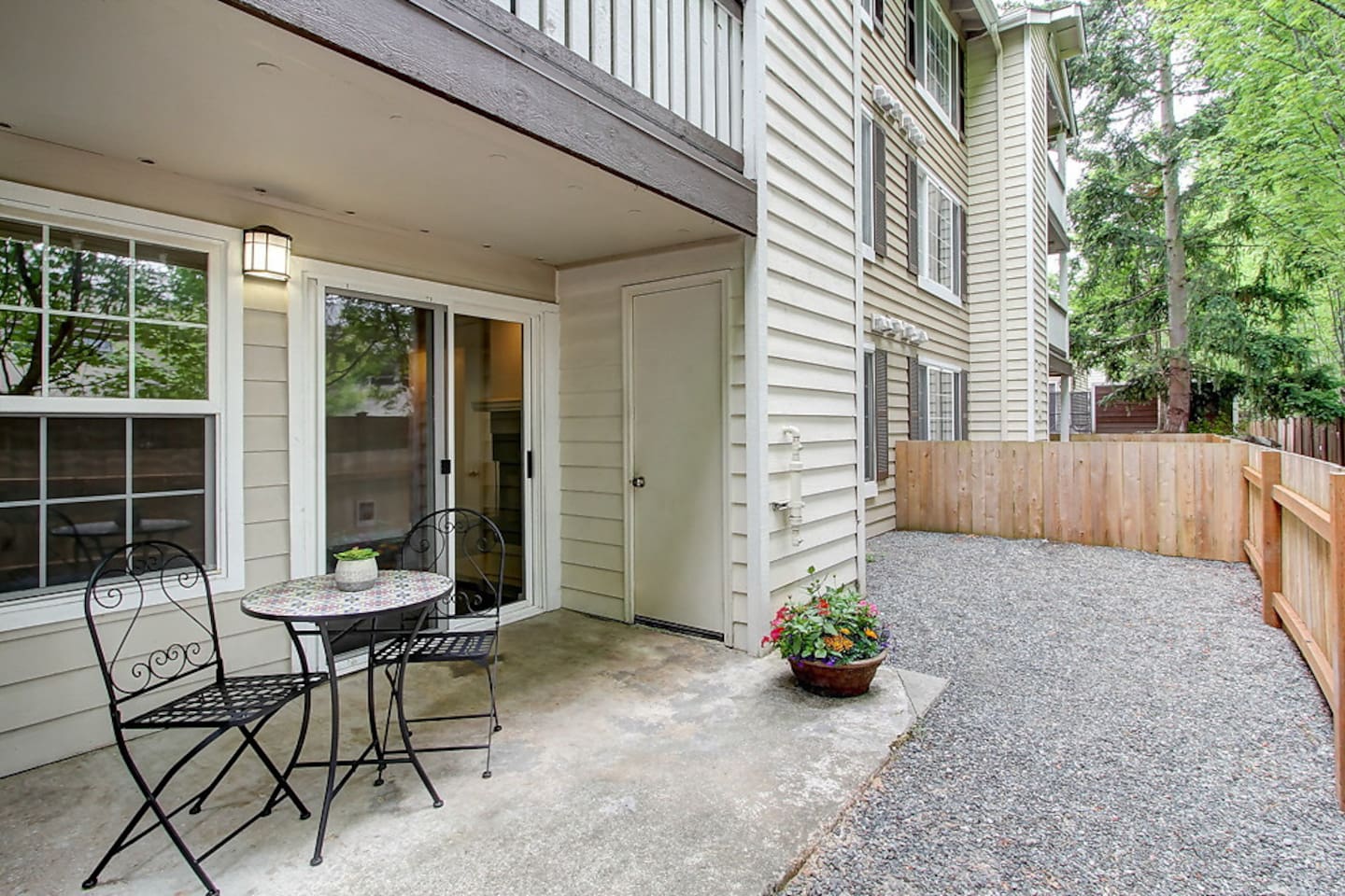 , an Airbnb-friendly apartment in Kirkland, WA