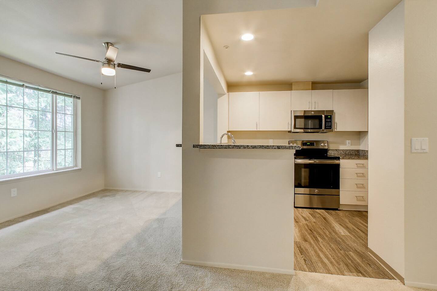 , an Airbnb-friendly apartment in Kirkland, WA