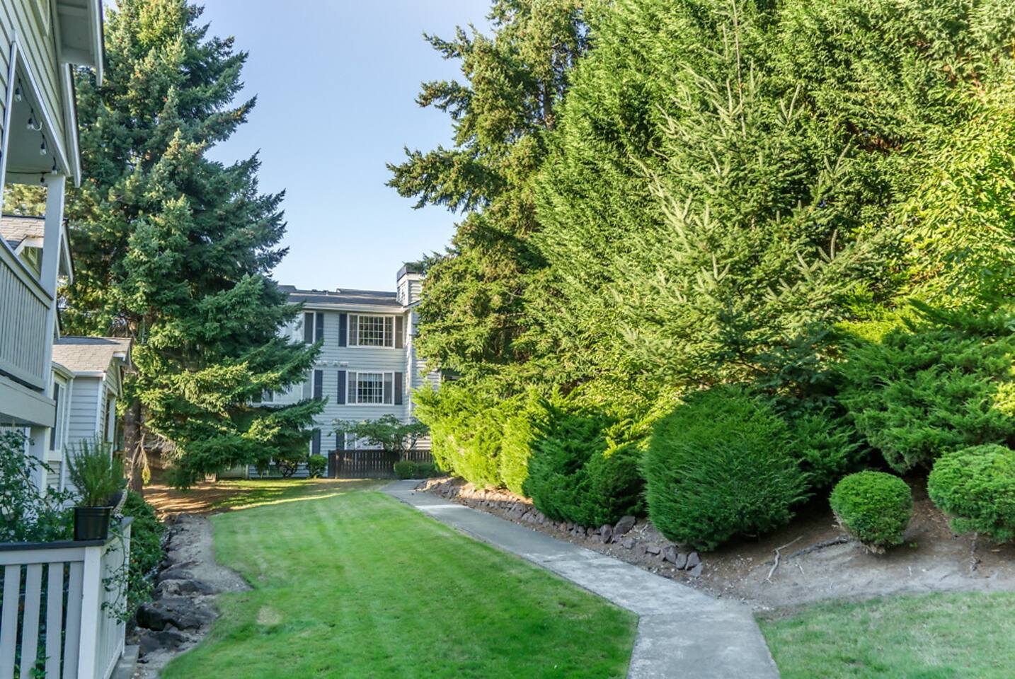 , an Airbnb-friendly apartment in Kirkland, WA