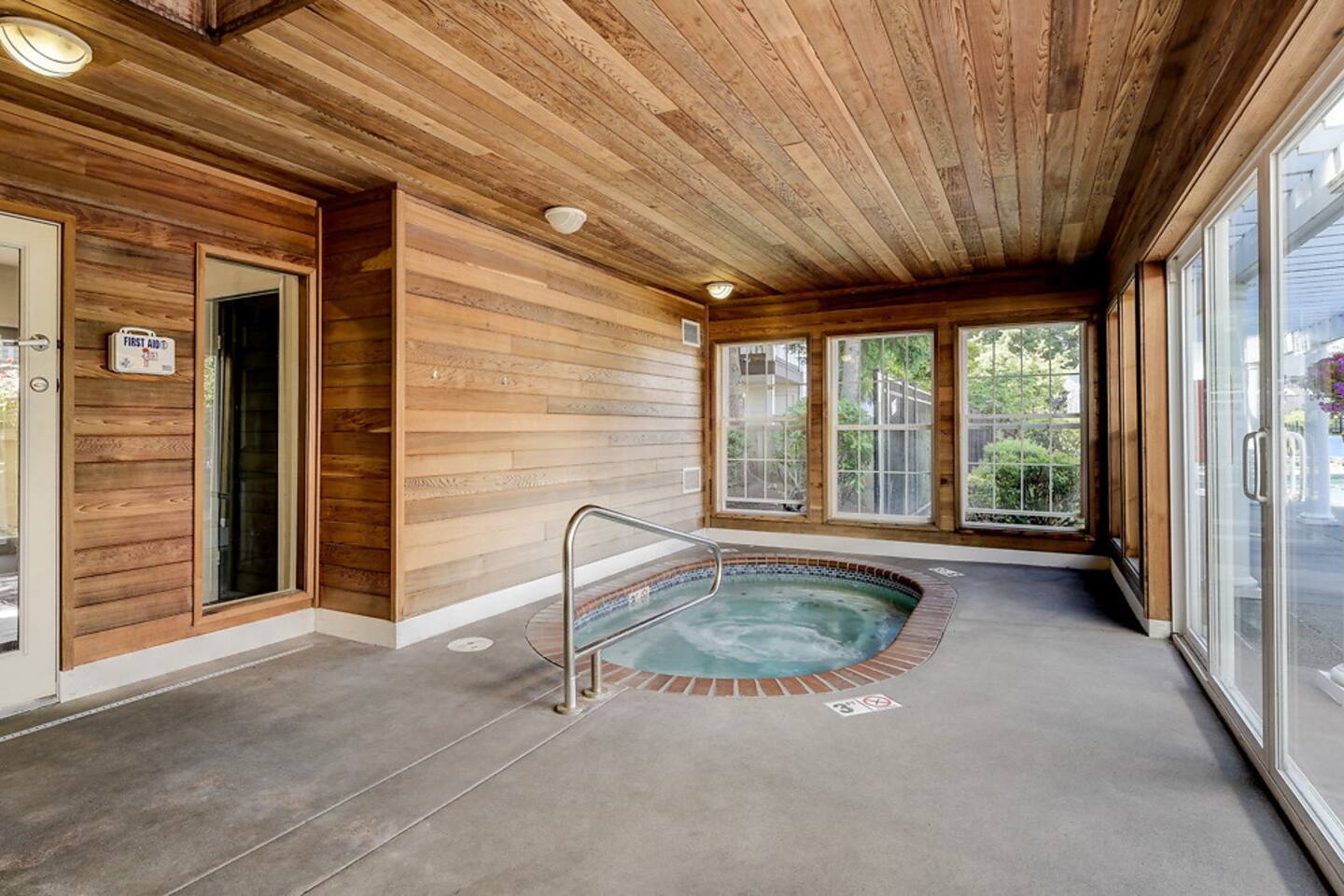, an Airbnb-friendly apartment in Kirkland, WA