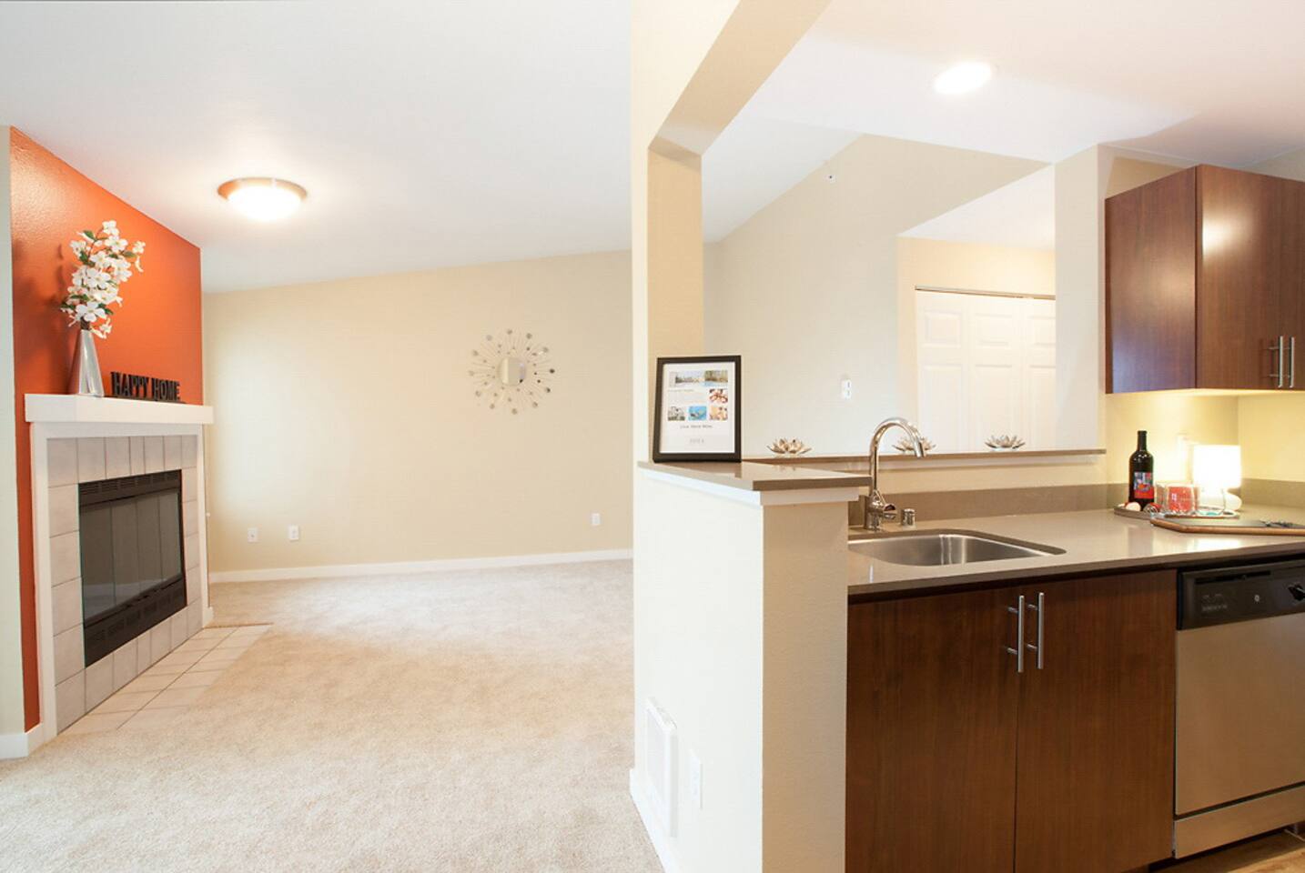 , an Airbnb-friendly apartment in Kirkland, WA