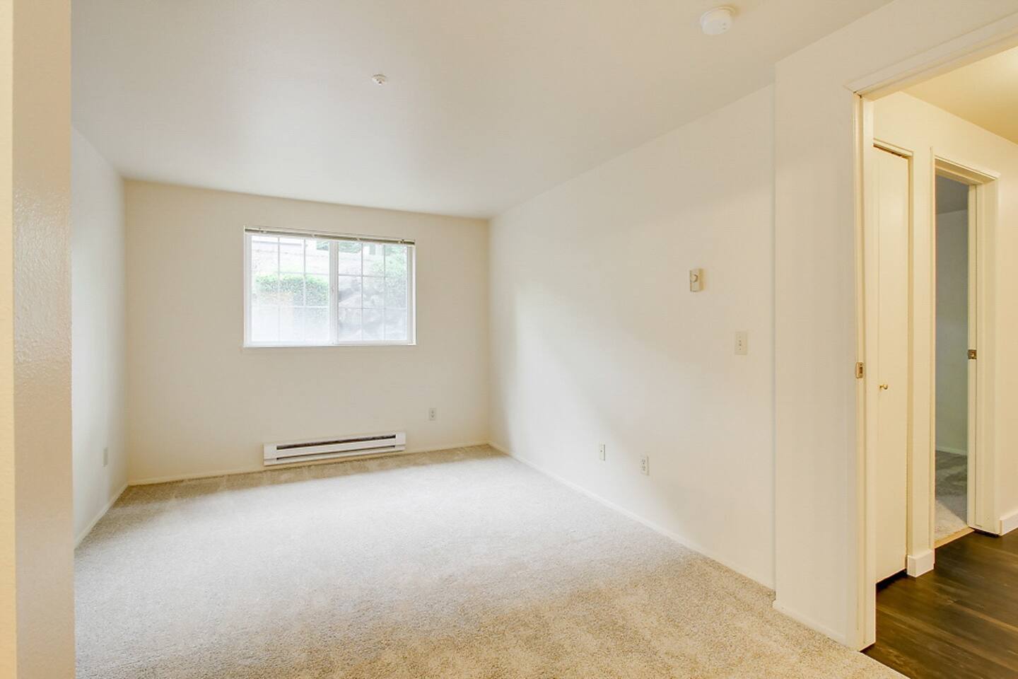 , an Airbnb-friendly apartment in Kirkland, WA