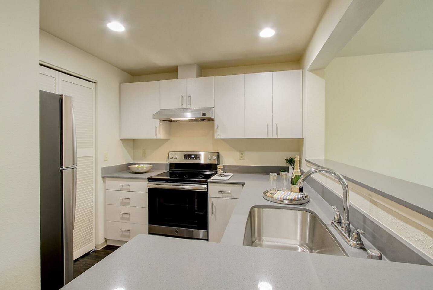 , an Airbnb-friendly apartment in Kirkland, WA