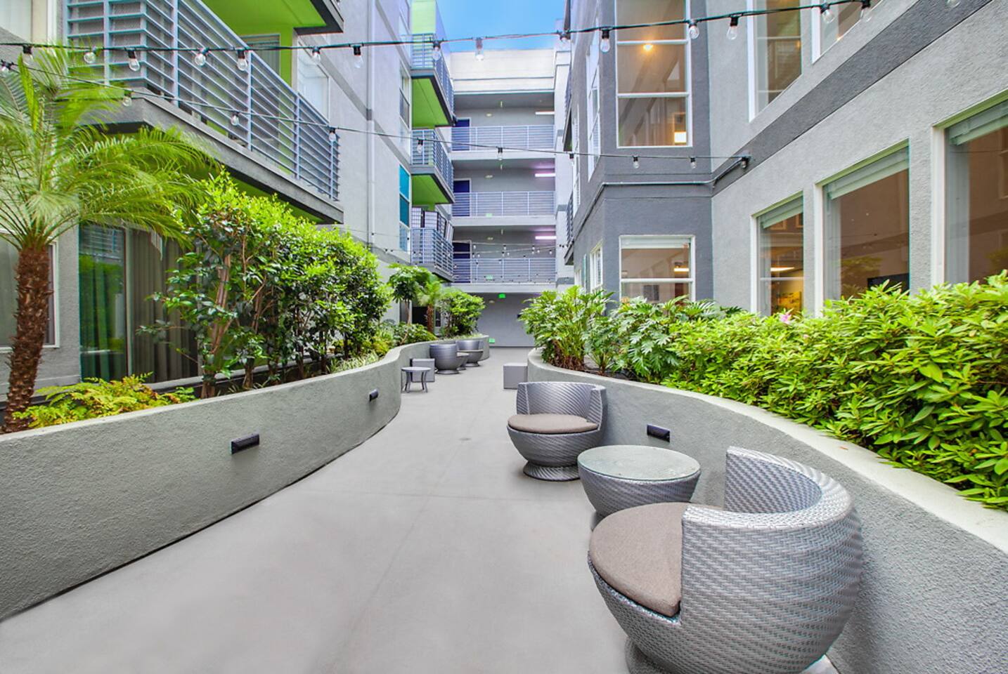 , an Airbnb-friendly apartment in Los Angeles, CA