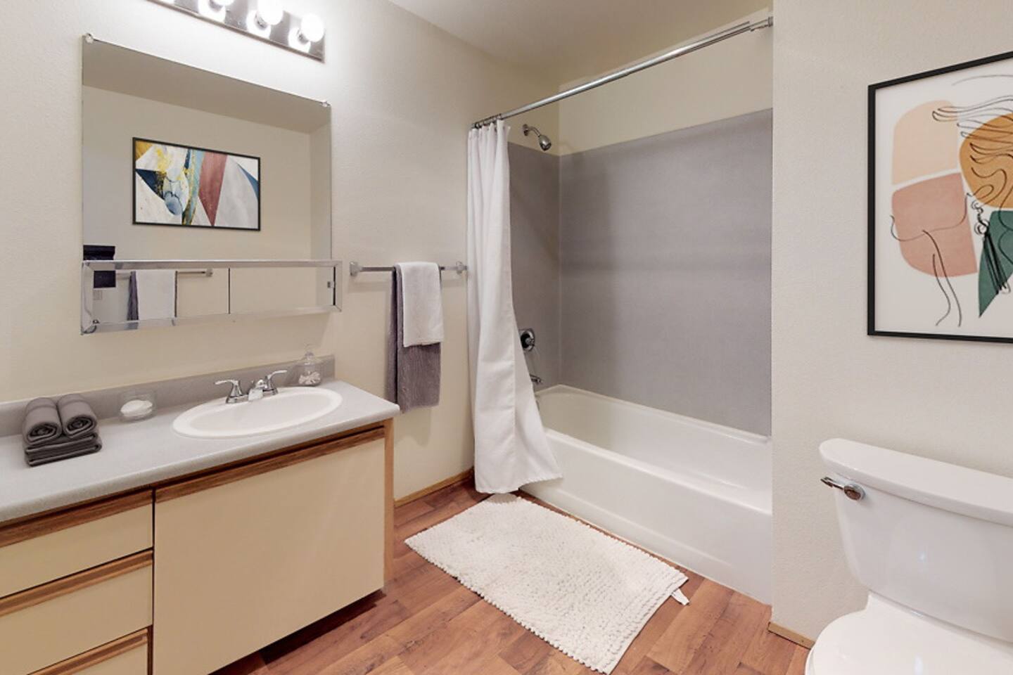 , an Airbnb-friendly apartment in Bothell, WA