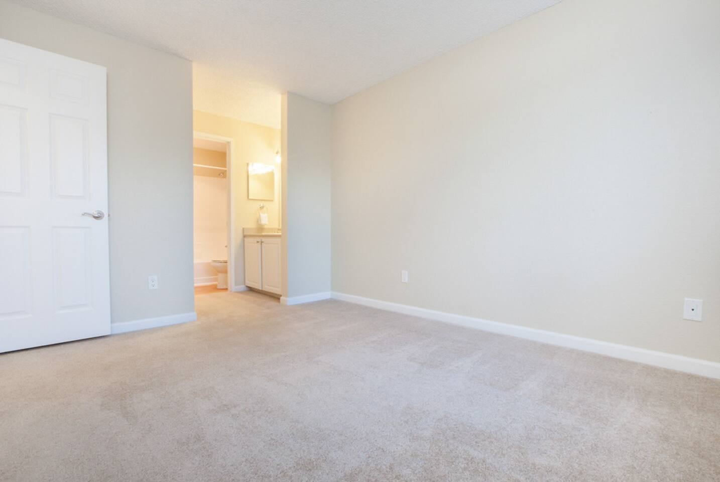 , an Airbnb-friendly apartment in Kirkland, WA