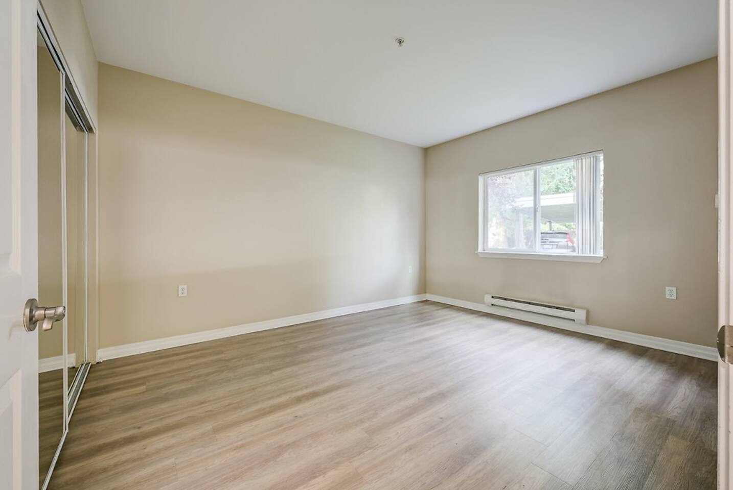 , an Airbnb-friendly apartment in Kirkland, WA