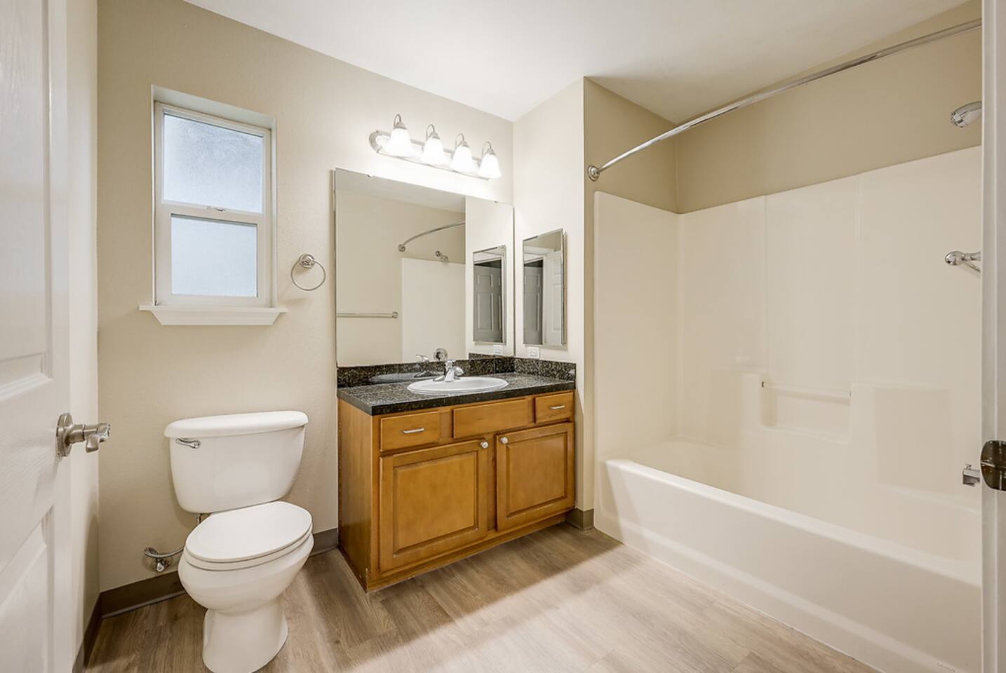 , an Airbnb-friendly apartment in Kirkland, WA