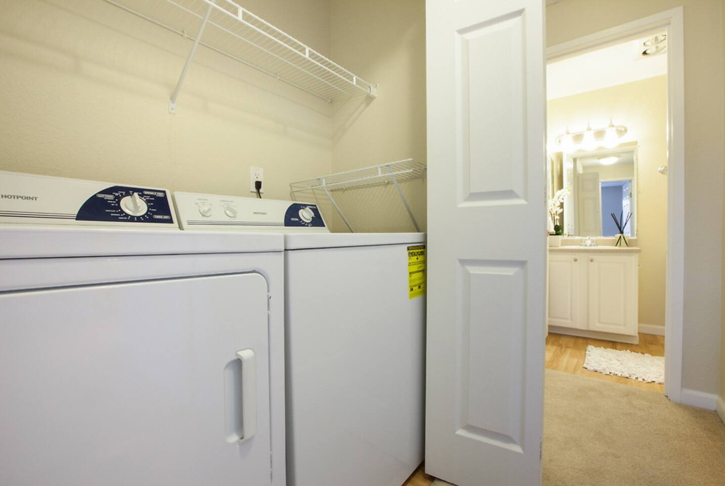 , an Airbnb-friendly apartment in Kirkland, WA