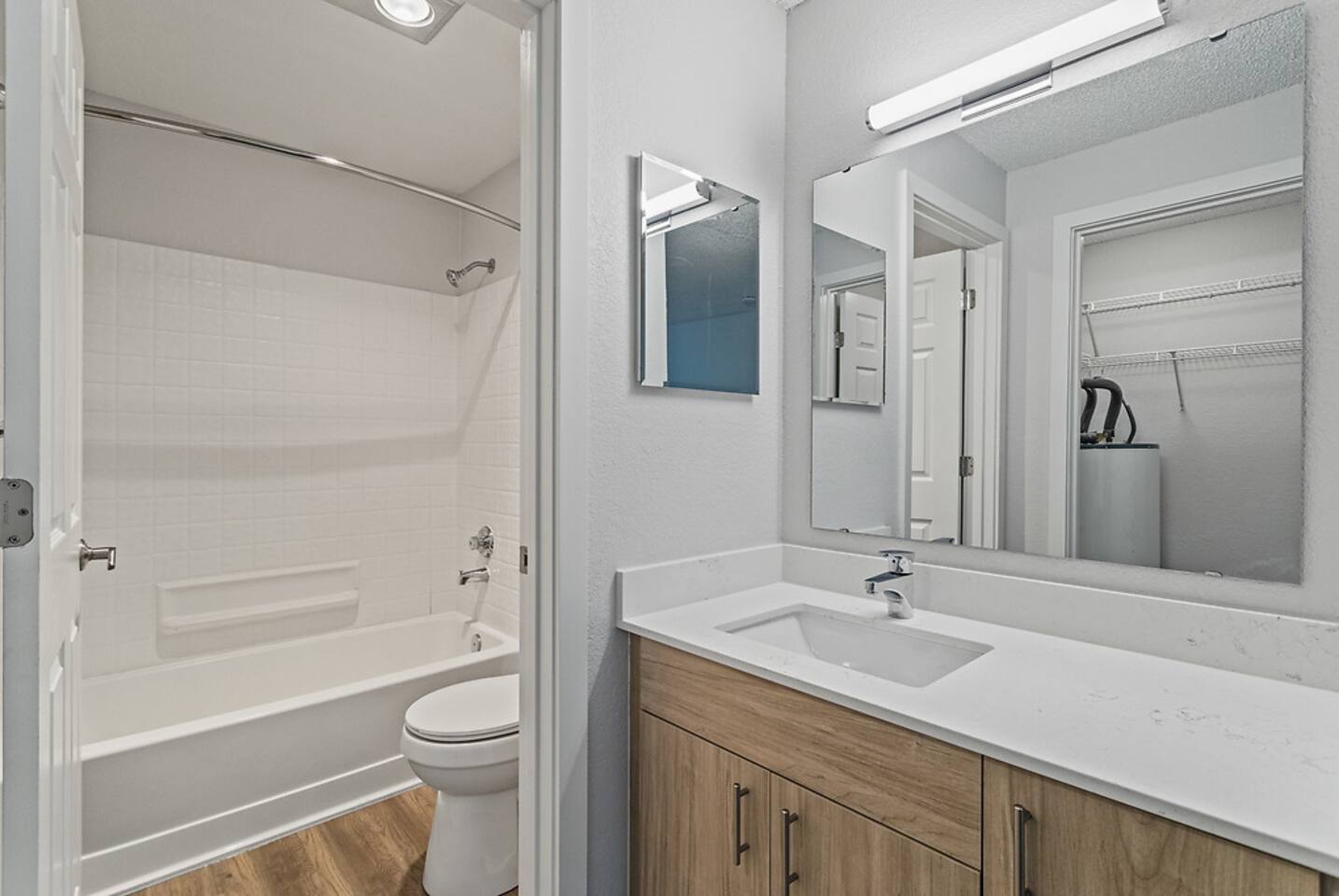 , an Airbnb-friendly apartment in Kirkland, WA