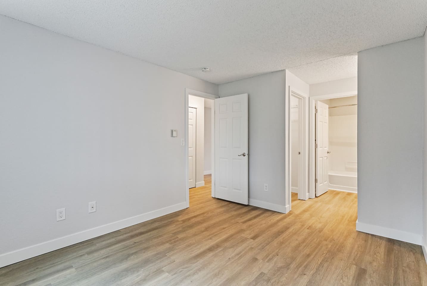 , an Airbnb-friendly apartment in Kirkland, WA