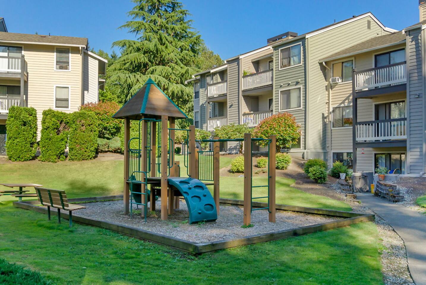 , an Airbnb-friendly apartment in Renton, WA