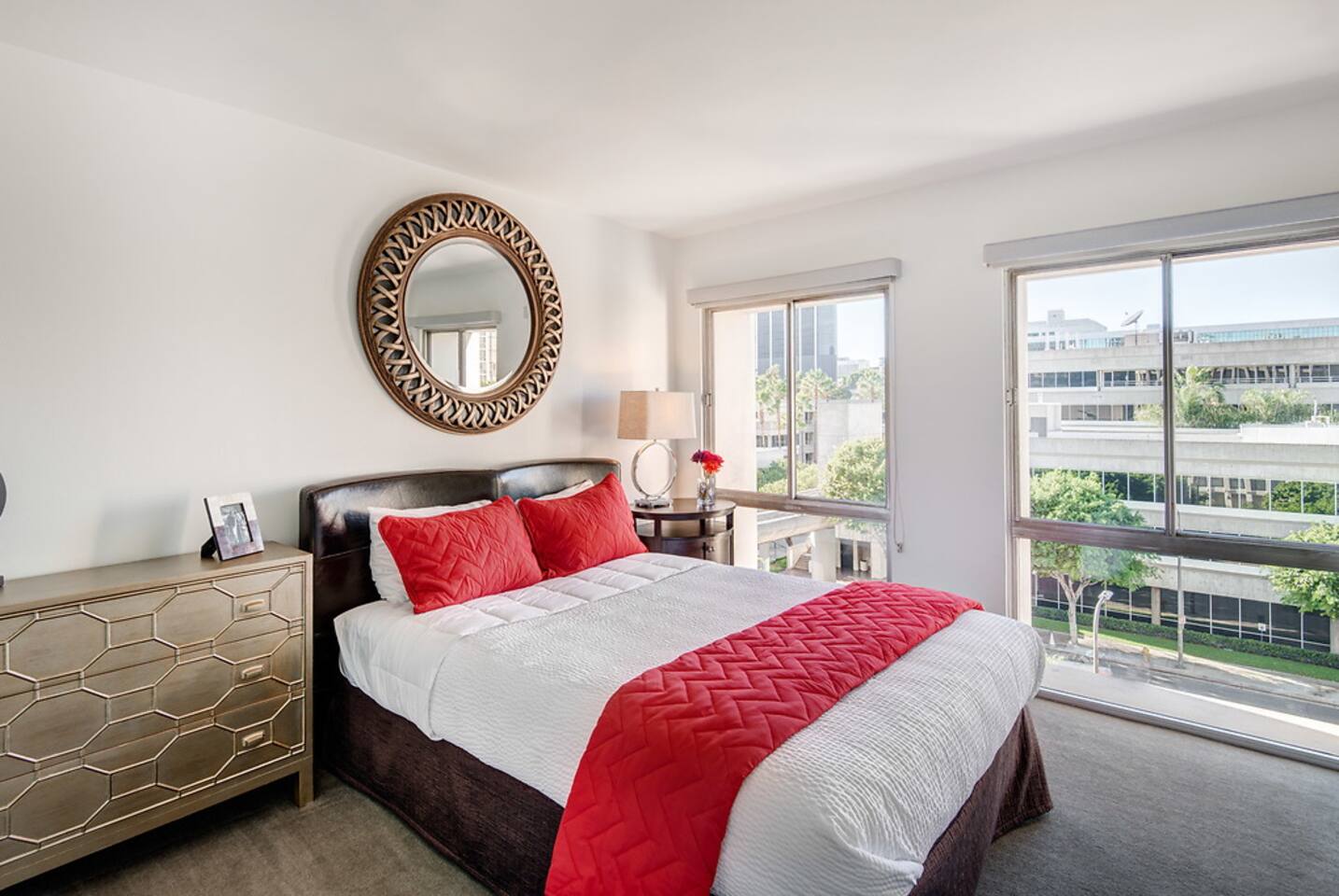 , an Airbnb-friendly apartment in Los Angeles, CA