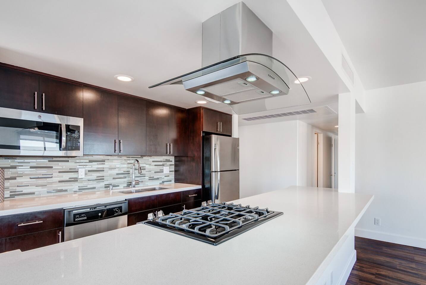 , an Airbnb-friendly apartment in Los Angeles, CA
