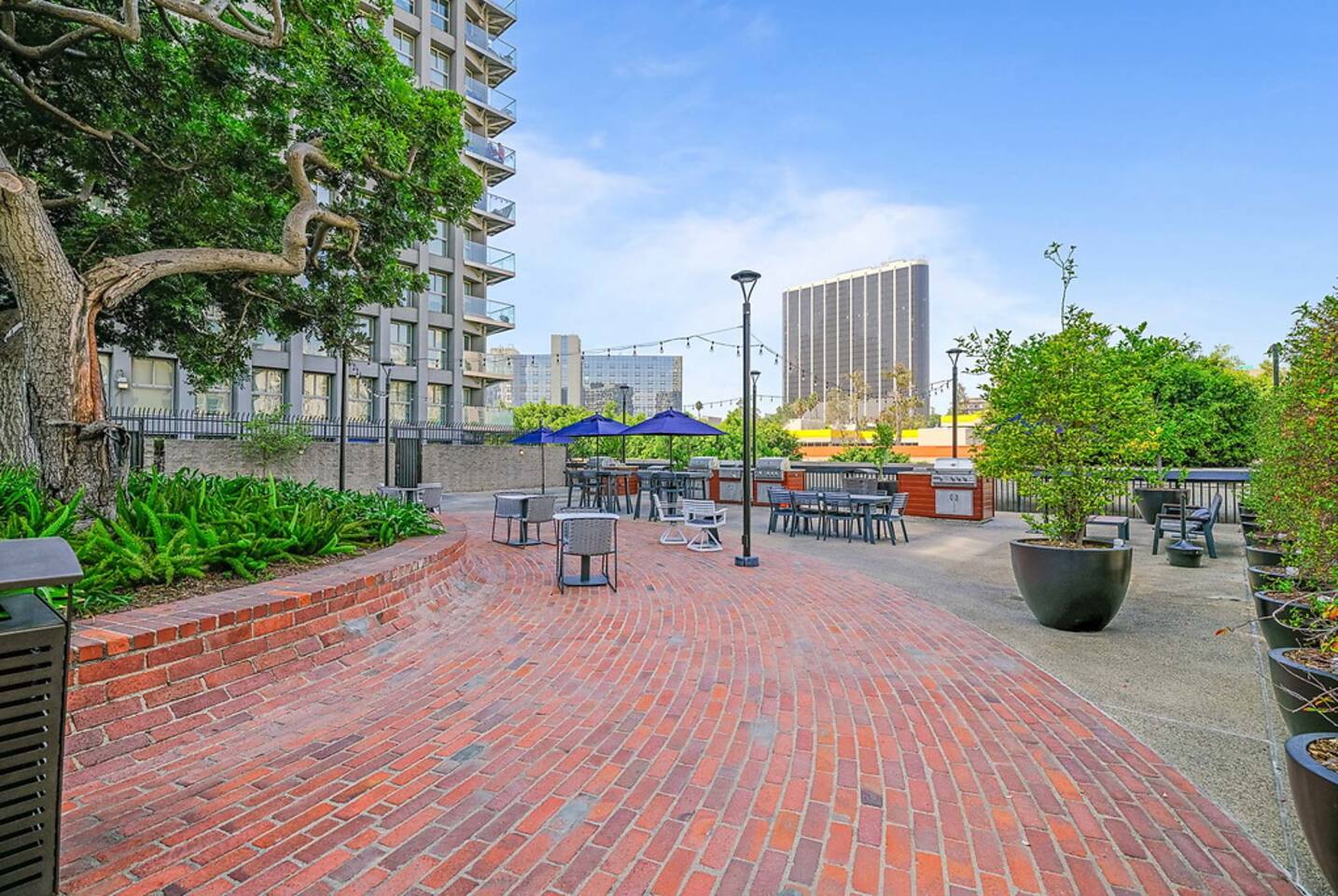 , an Airbnb-friendly apartment in Los Angeles, CA