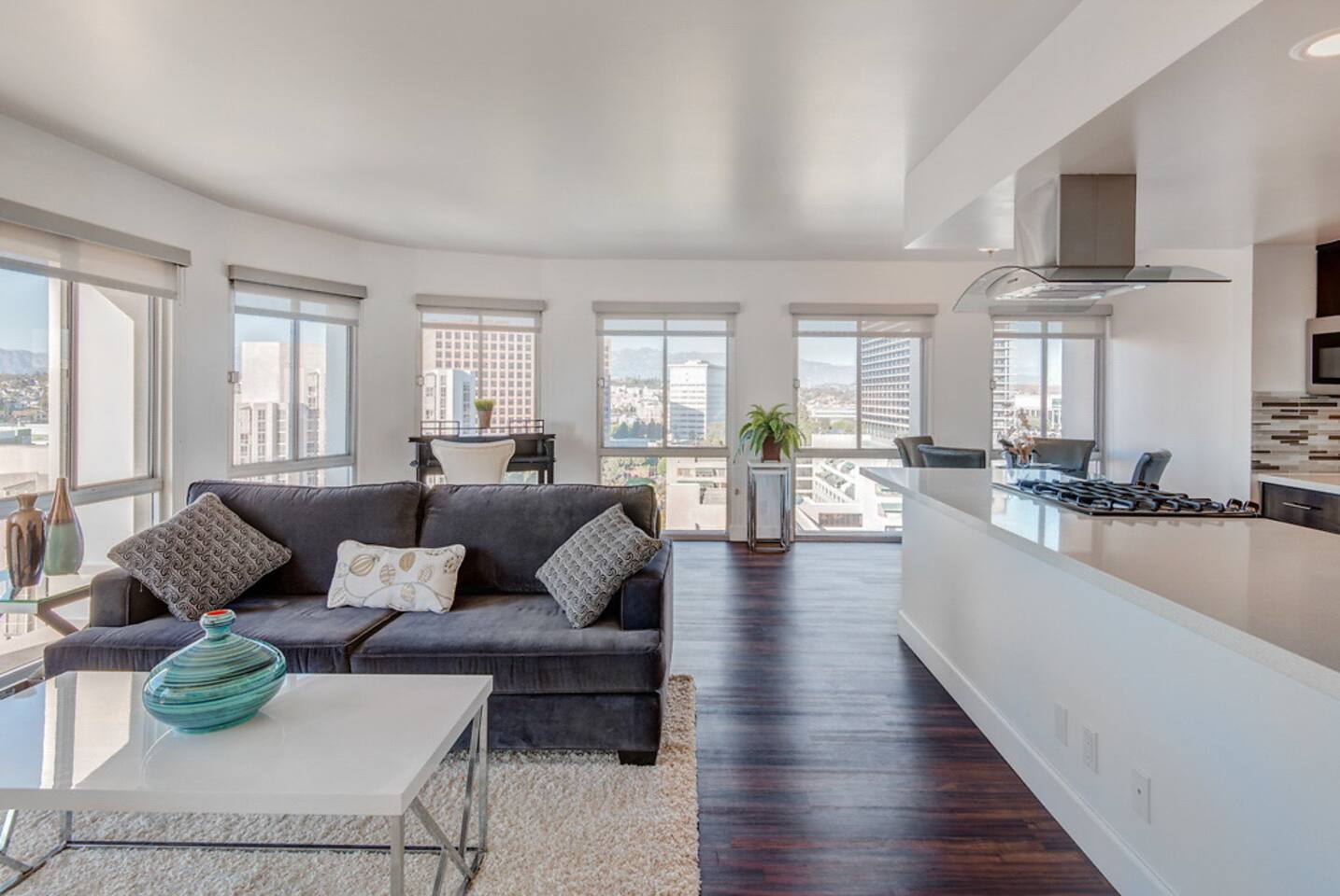 , an Airbnb-friendly apartment in Los Angeles, CA
