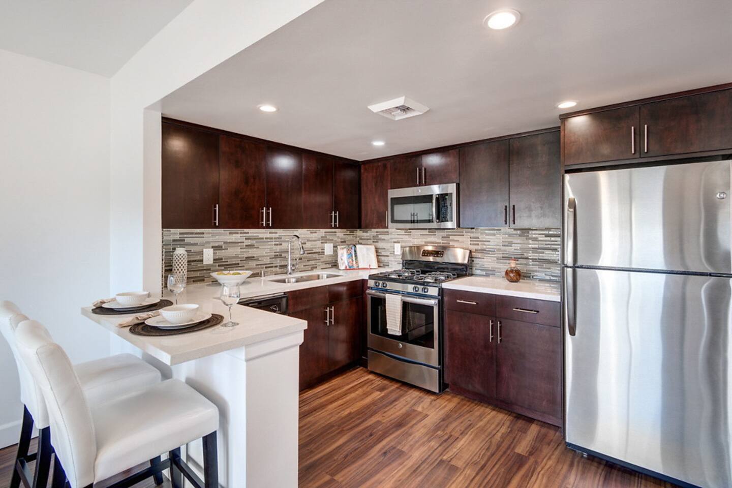 , an Airbnb-friendly apartment in Los Angeles, CA
