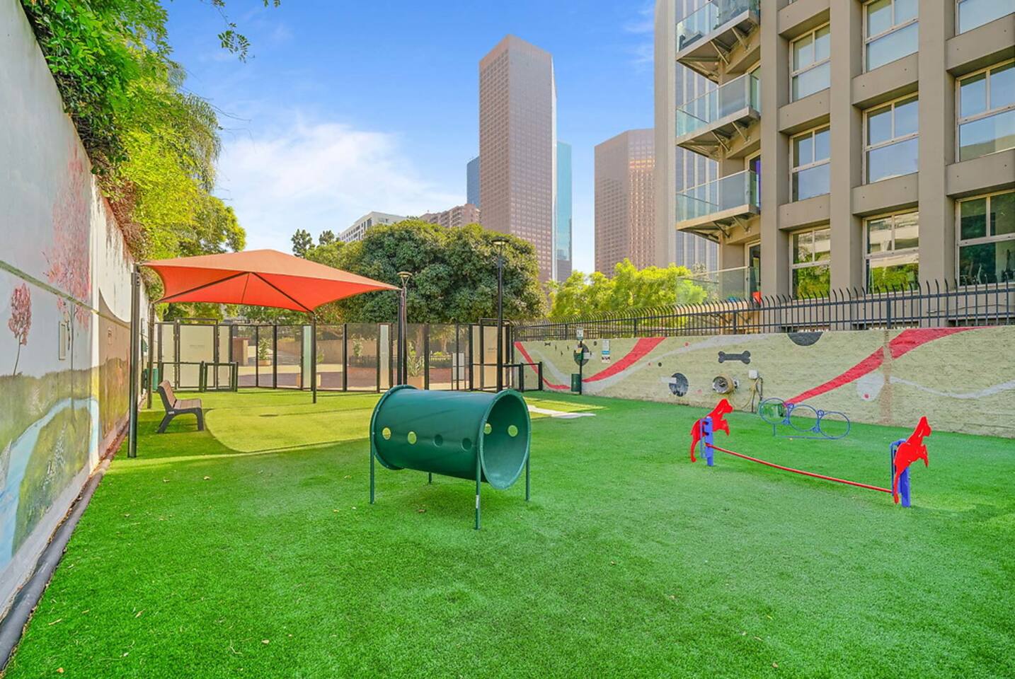 , an Airbnb-friendly apartment in Los Angeles, CA