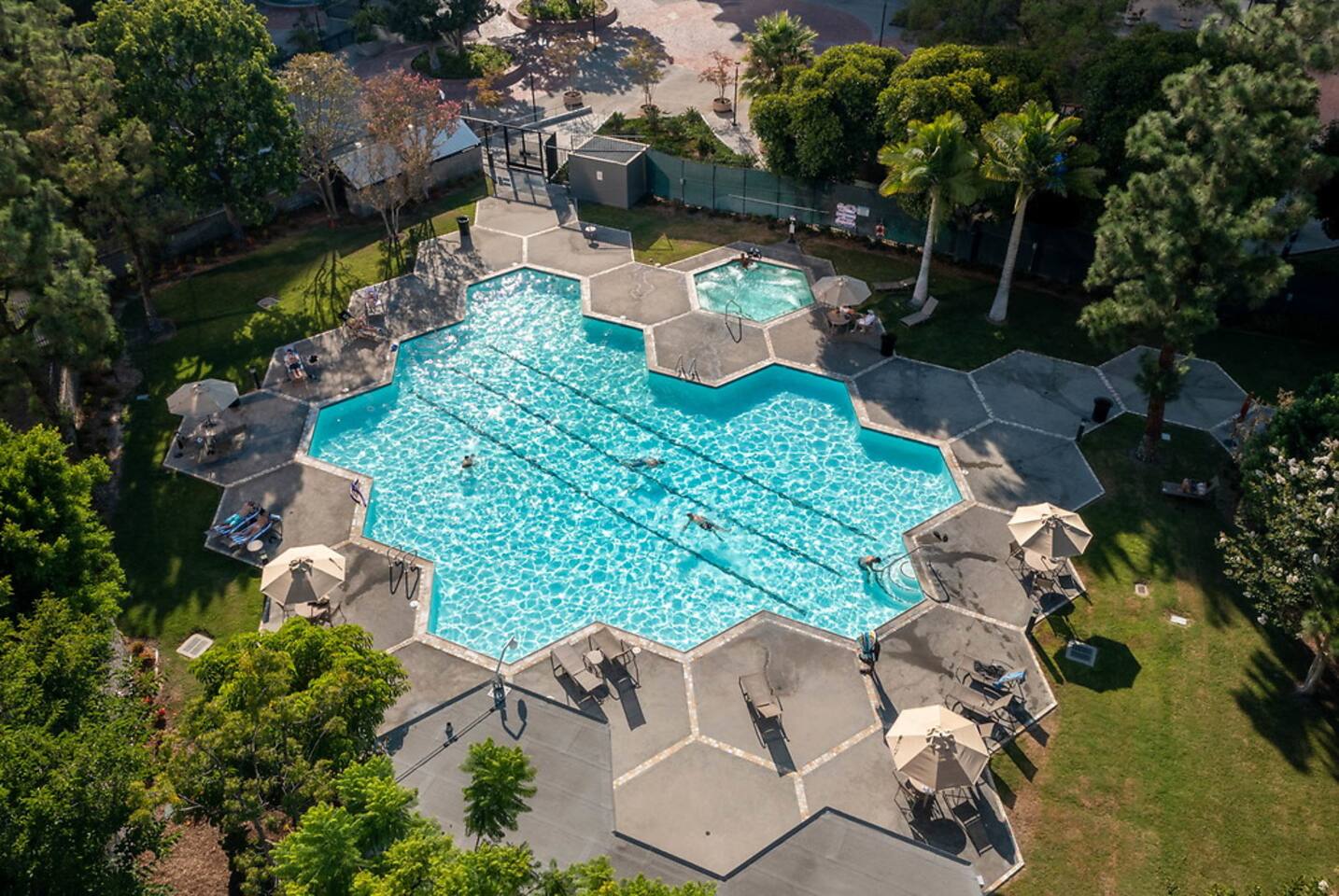 , an Airbnb-friendly apartment in Los Angeles, CA