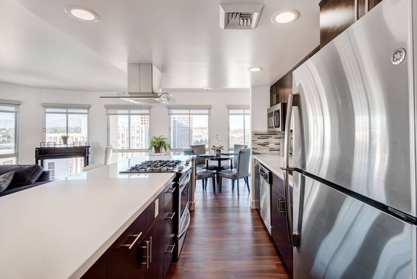 , an Airbnb-friendly apartment in Los Angeles, CA