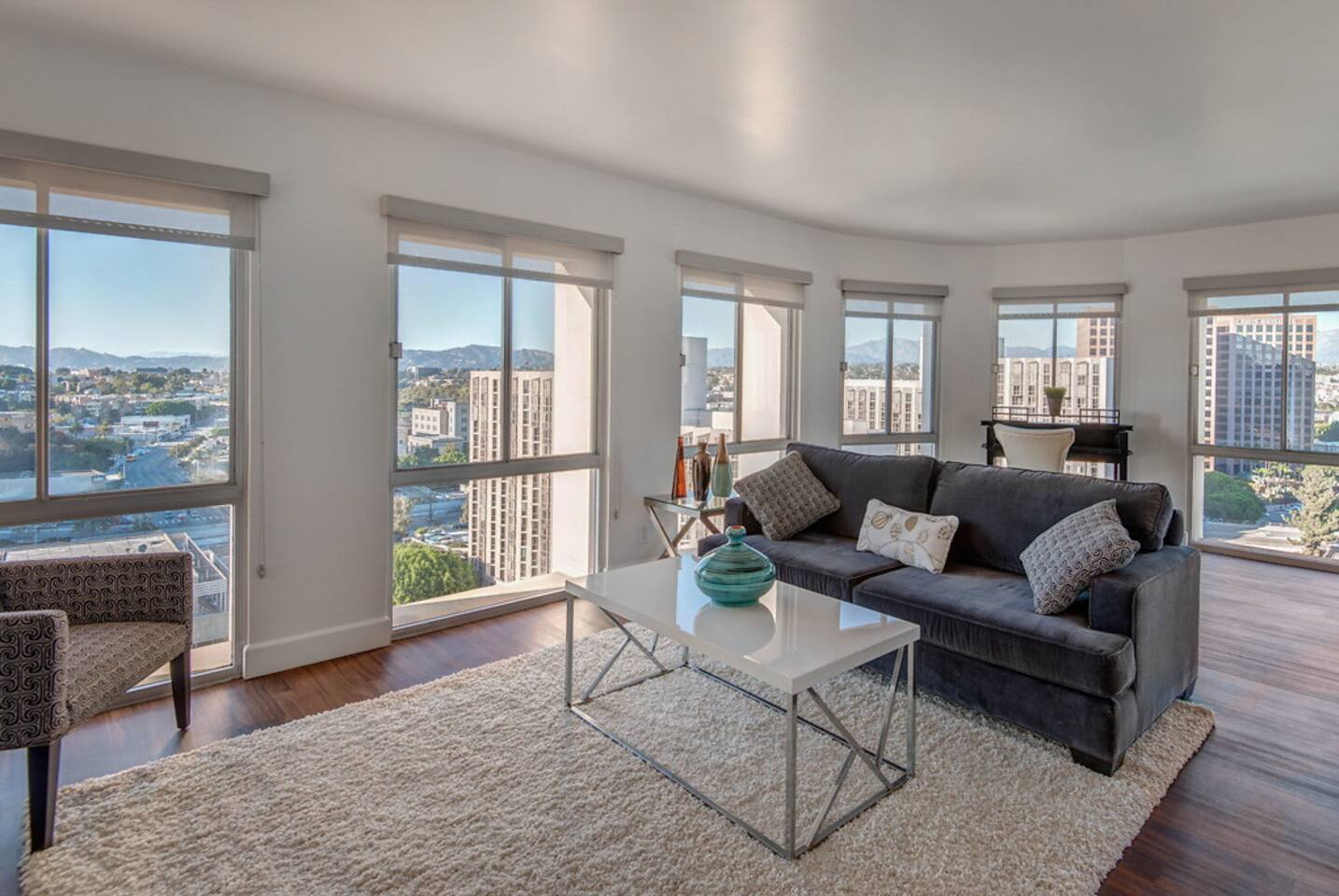 , an Airbnb-friendly apartment in Los Angeles, CA