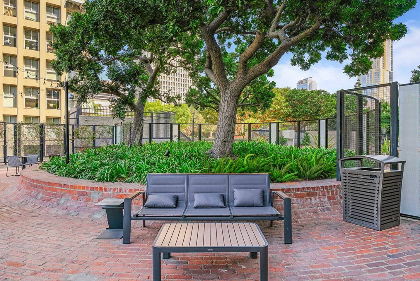 , an Airbnb-friendly apartment in Los Angeles, CA
