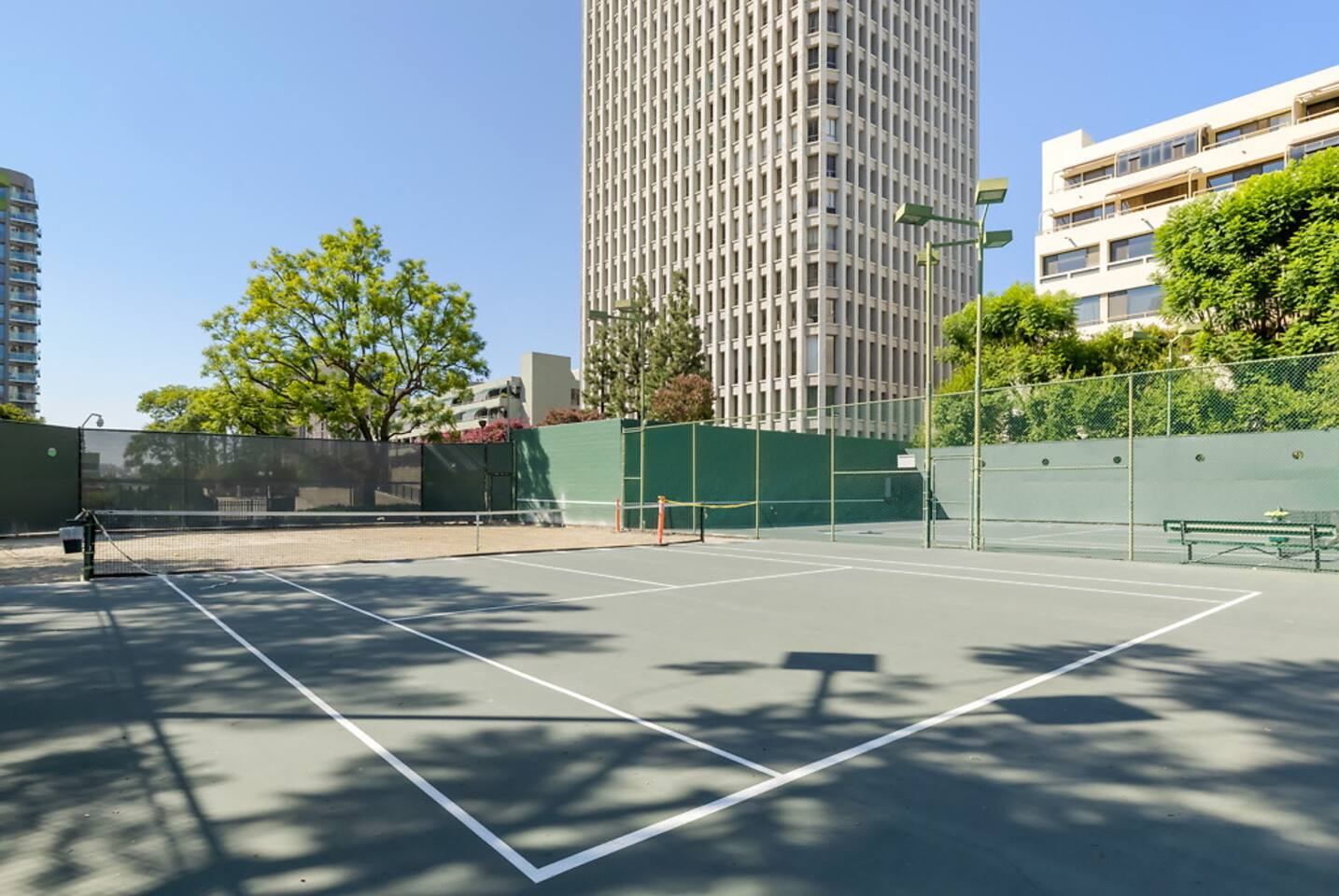 , an Airbnb-friendly apartment in Los Angeles, CA