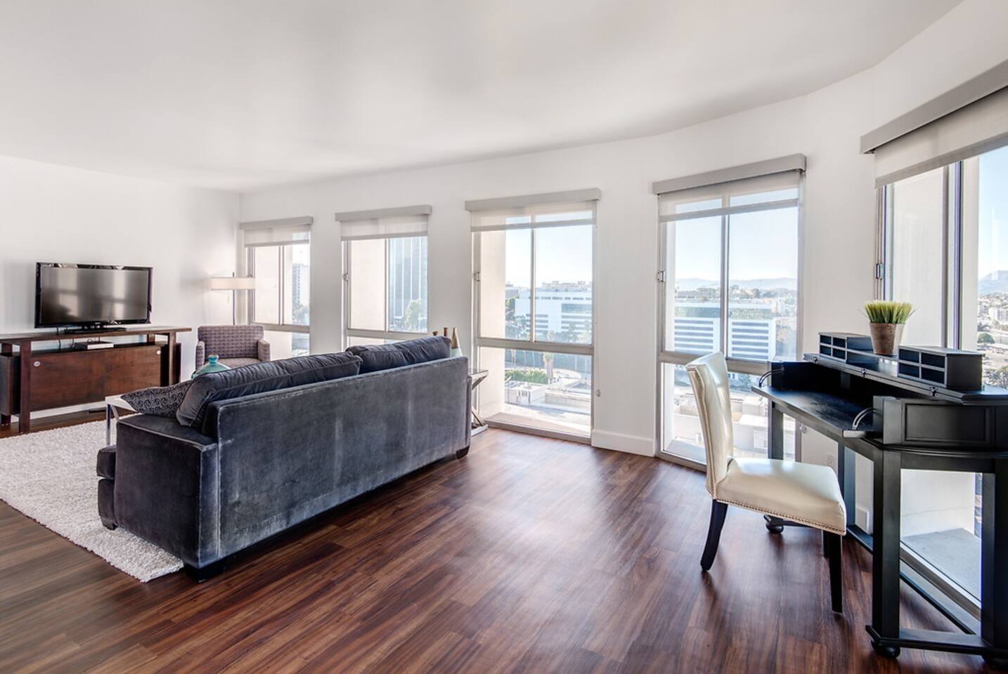 , an Airbnb-friendly apartment in Los Angeles, CA