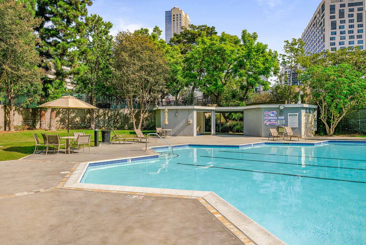 , an Airbnb-friendly apartment in Los Angeles, CA