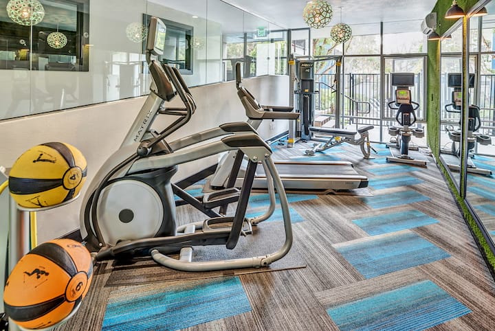 RGVtYW5kUGljdHVyZToxOTQzMTU4MDg1