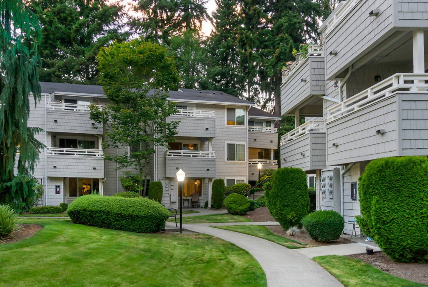 , an Airbnb-friendly apartment in Kirkland, WA