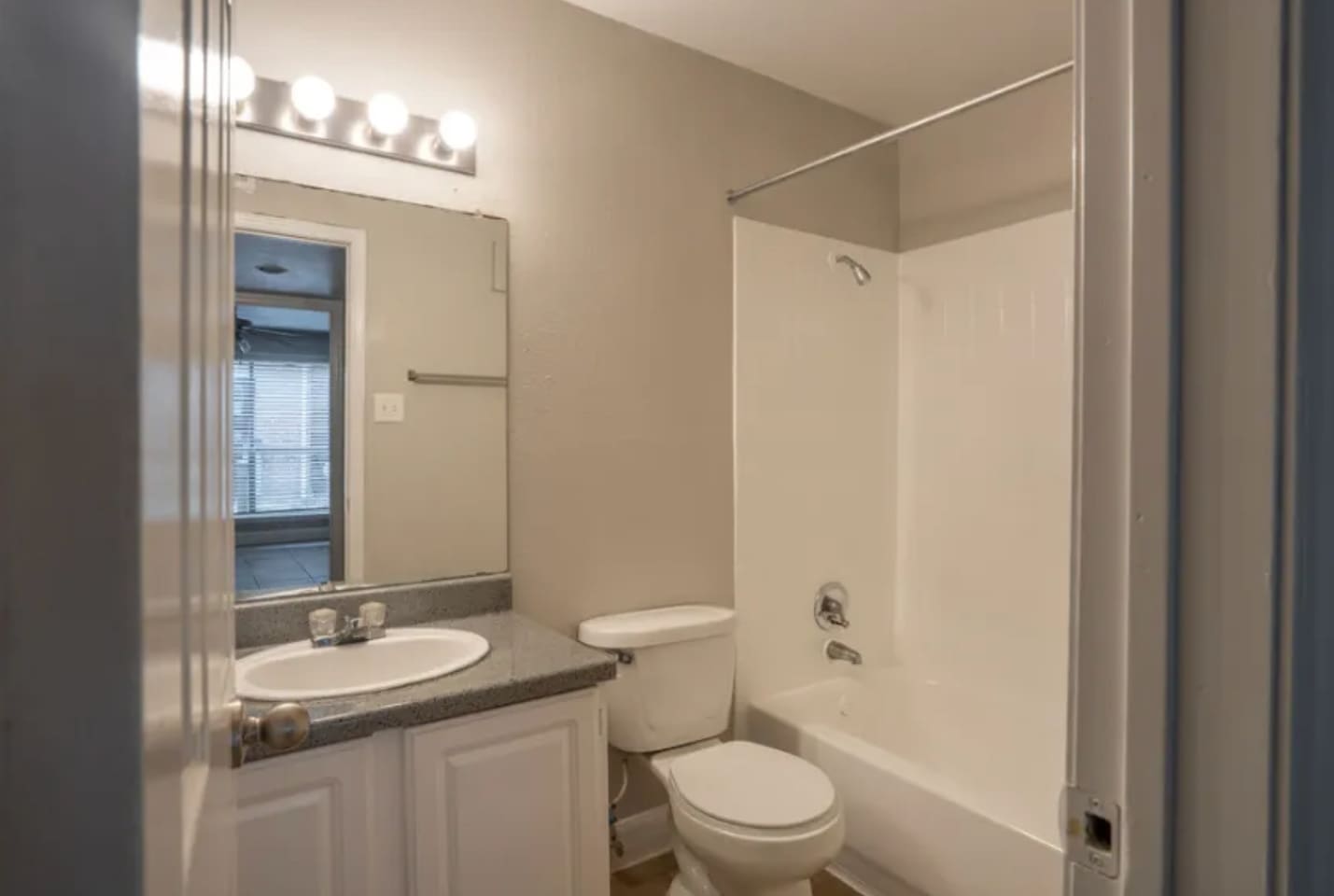 , an Airbnb-friendly apartment in Houston, TX