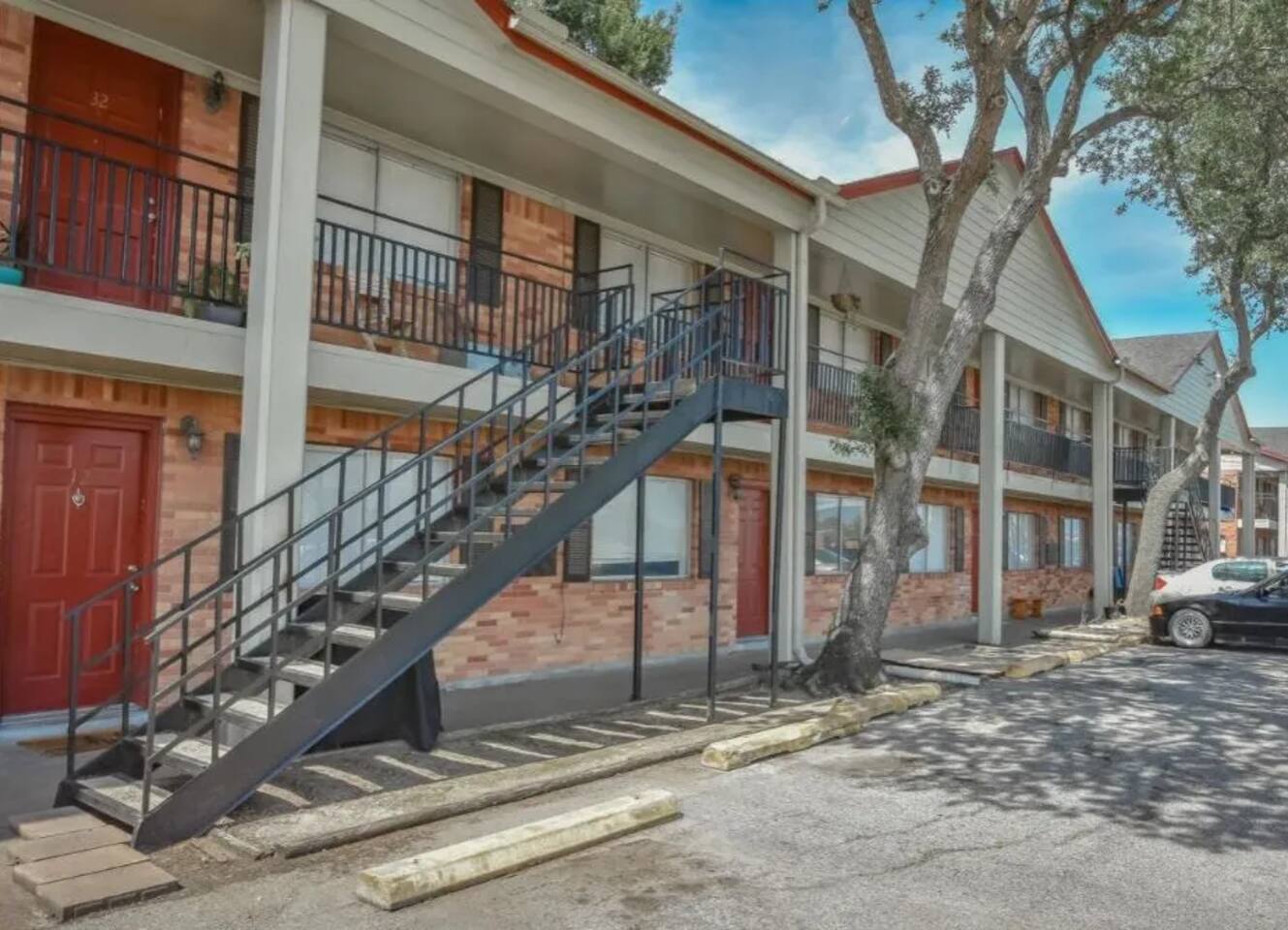 Alternate view of French Quarter (Alvin ), an Airbnb-friendly apartment in Alvin, TX