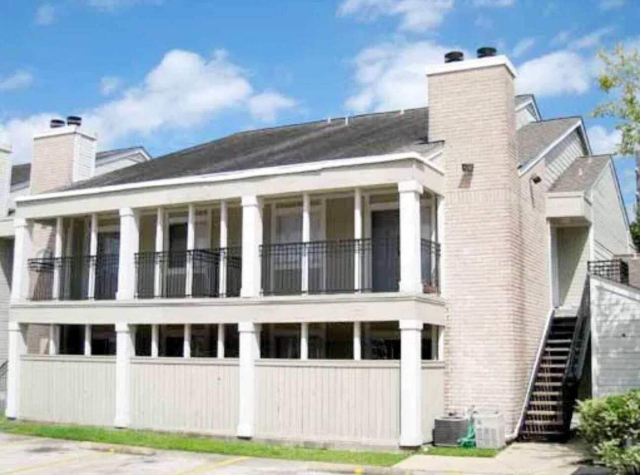 Alternate view of Serena Grove II, an Airbnb-friendly apartment in Houston, TX