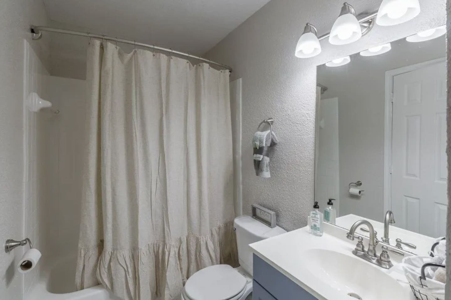 , an Airbnb-friendly apartment in Houston, TX