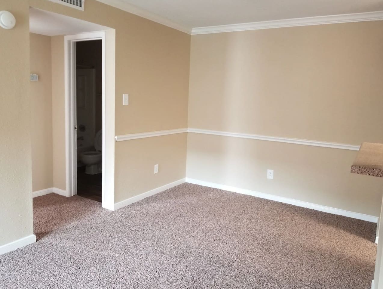 , an Airbnb-friendly apartment in Houston, TX