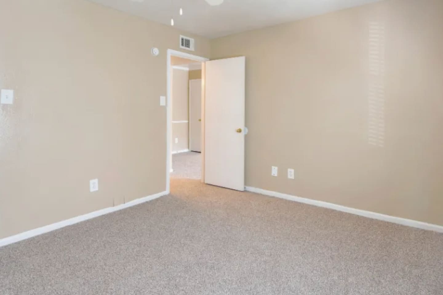 , an Airbnb-friendly apartment in Houston, TX