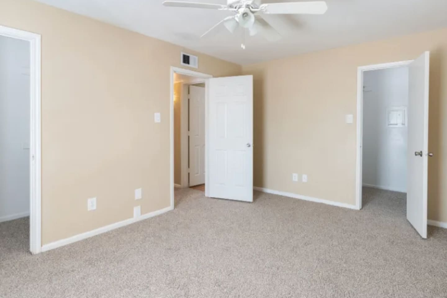 , an Airbnb-friendly apartment in Houston, TX